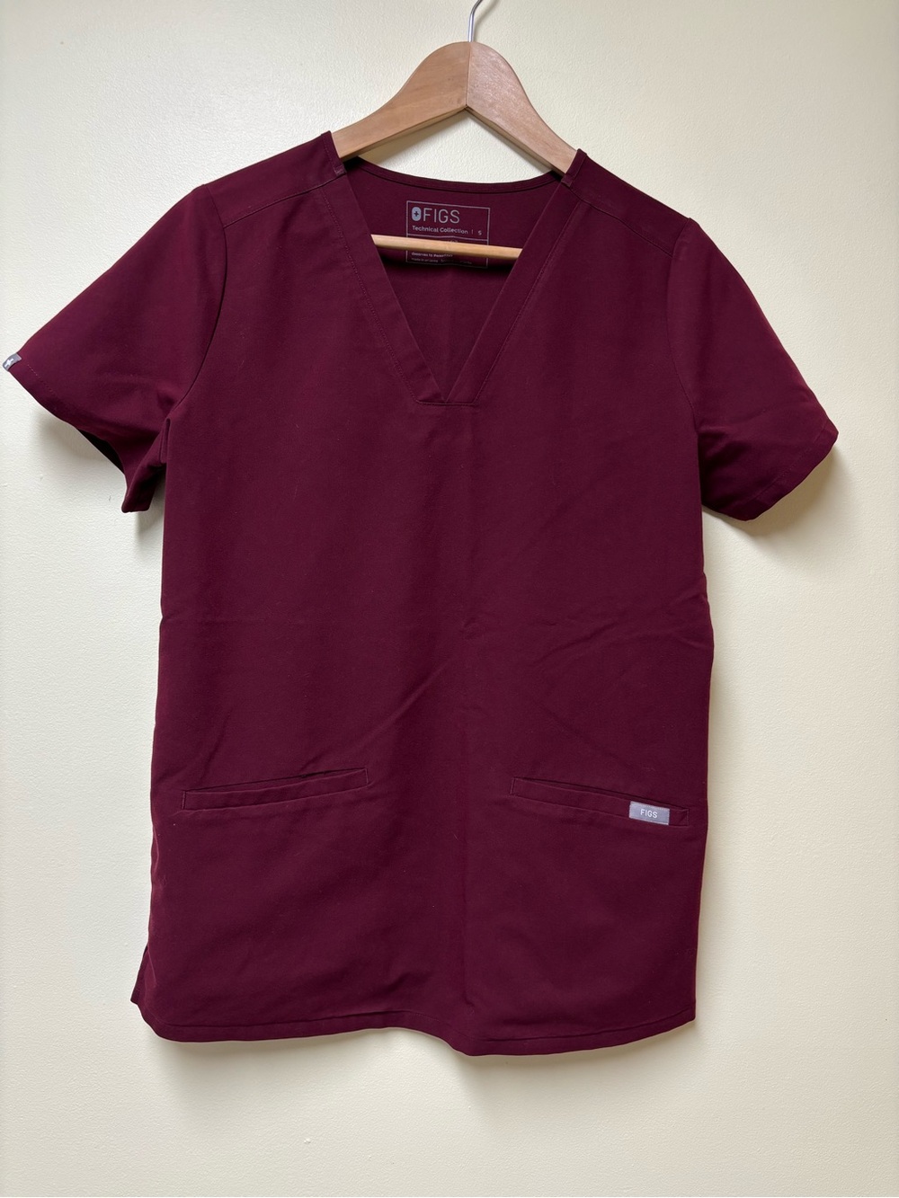 FIGS Casma Burgundy Scrub Top FW1100 Small - Picture 3 of 9